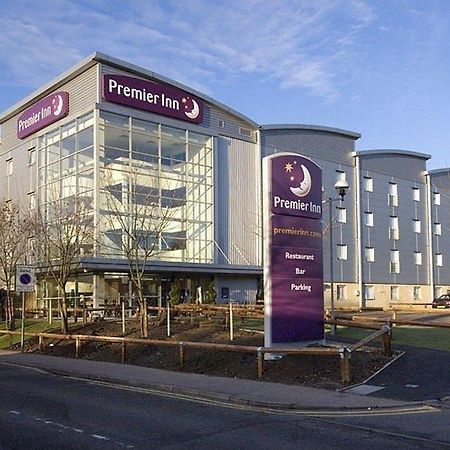 Premier Inn Watford Central Exterior photo