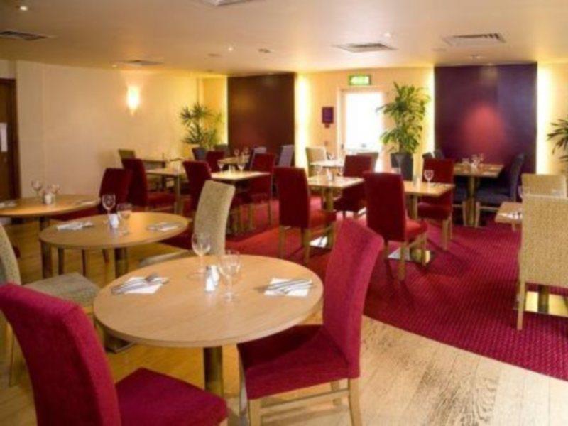 Premier Inn Watford Central Exterior photo