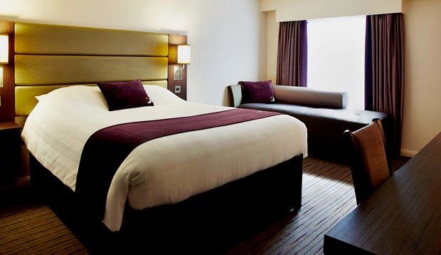 Premier Inn Watford Central Exterior photo